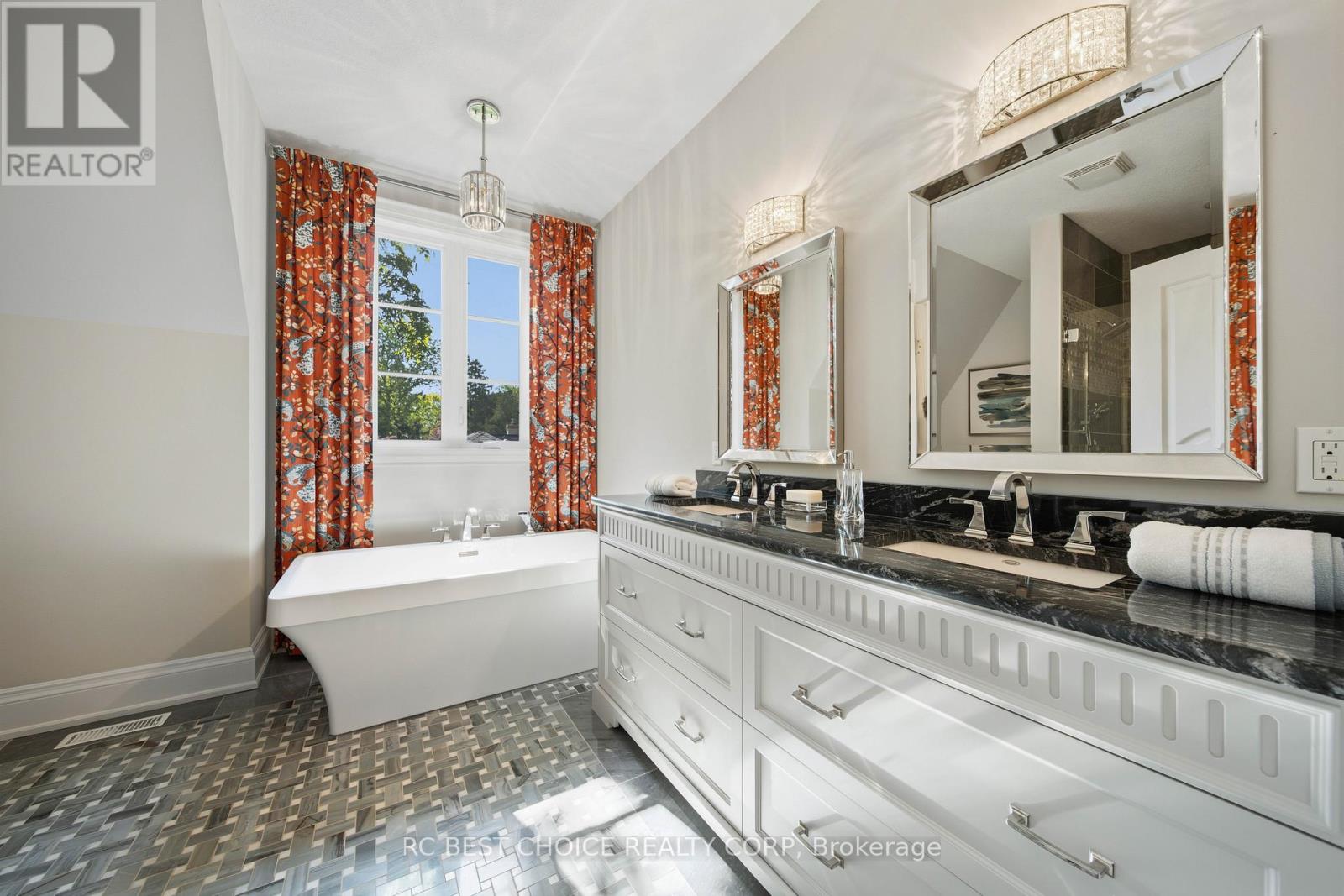 1577 GLOUCESTER ROAD - Image 32