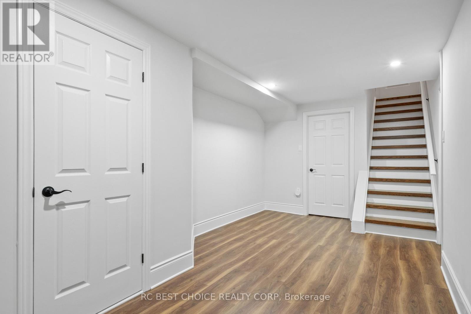 1577 GLOUCESTER ROAD - Image 33