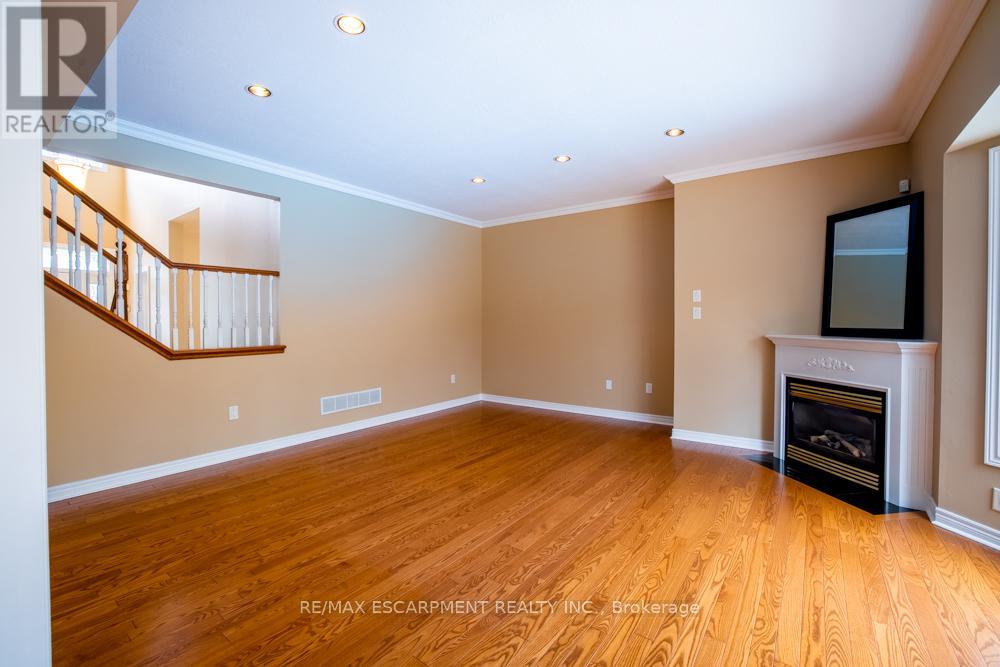 8 SOPHIE COURT - 15