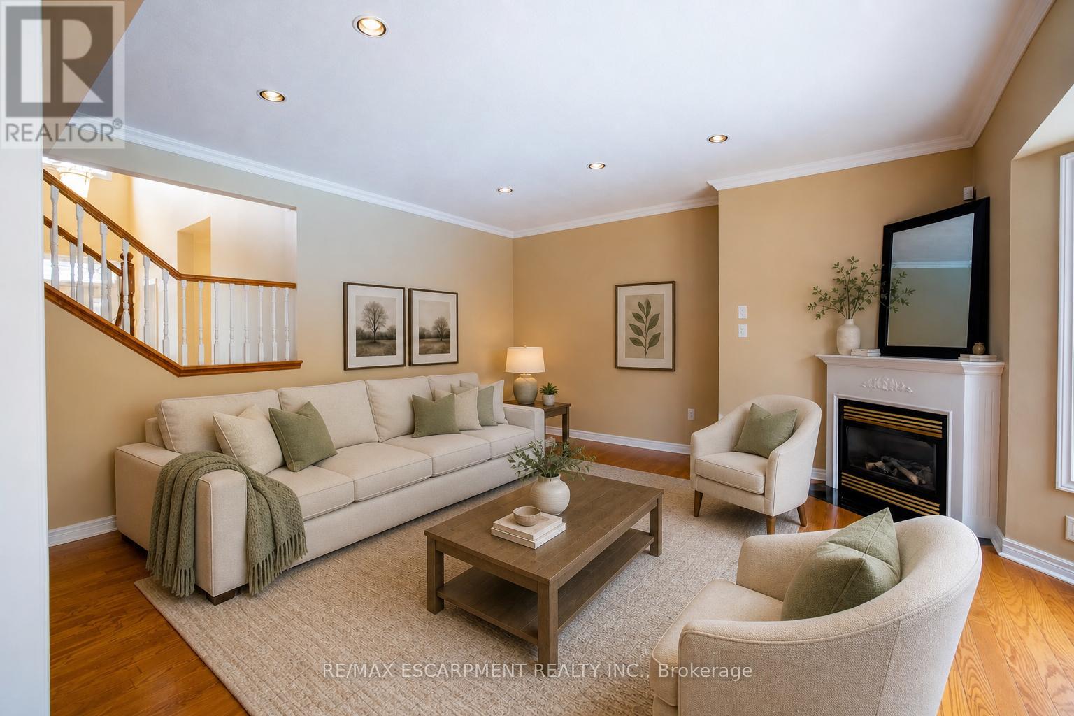 8 SOPHIE COURT - 16