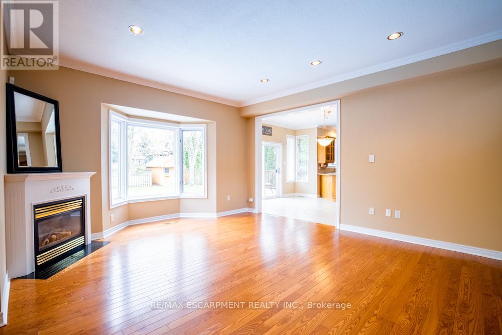 8 SOPHIE COURT - 17