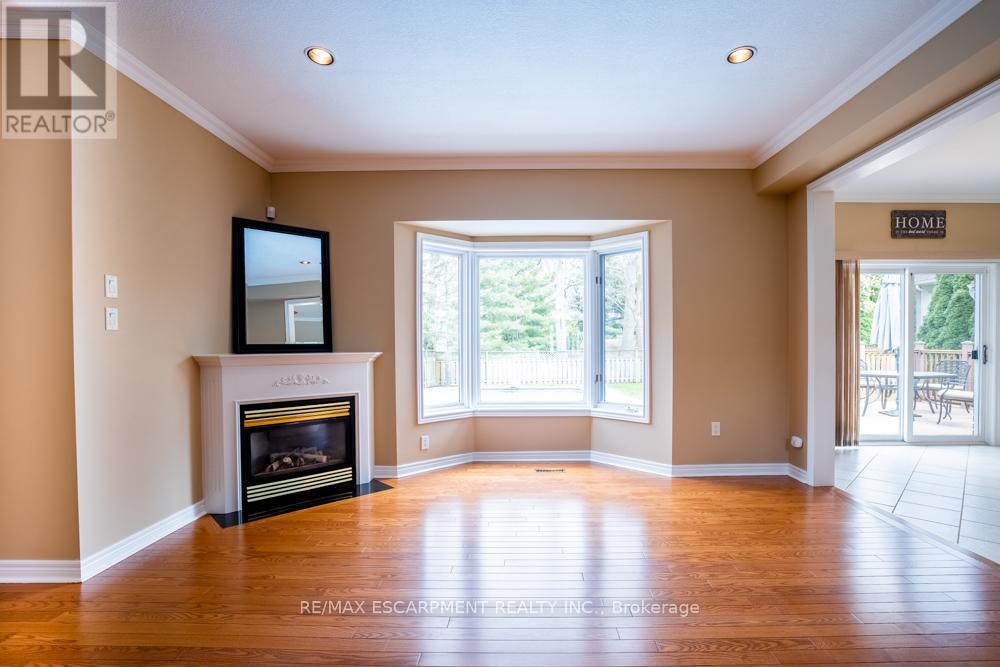 8 SOPHIE COURT - 18