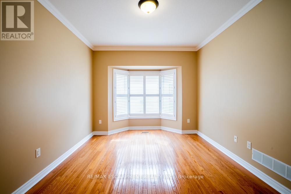 8 SOPHIE COURT - 19