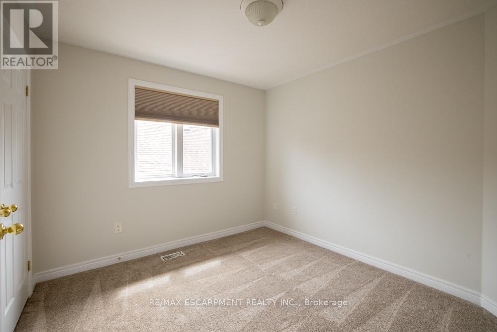 8 SOPHIE COURT - 31
