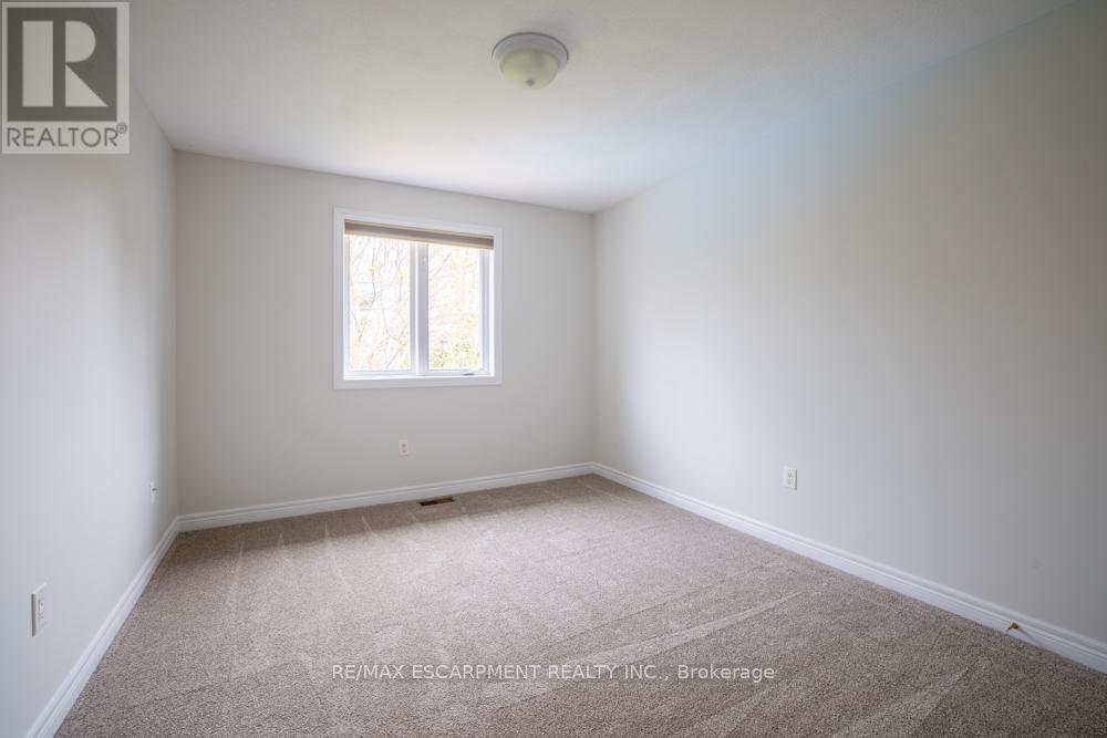 8 SOPHIE COURT - 32