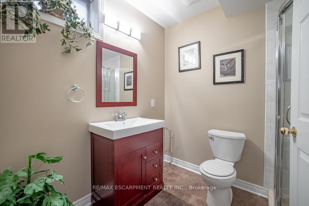 8 SOPHIE COURT - 37