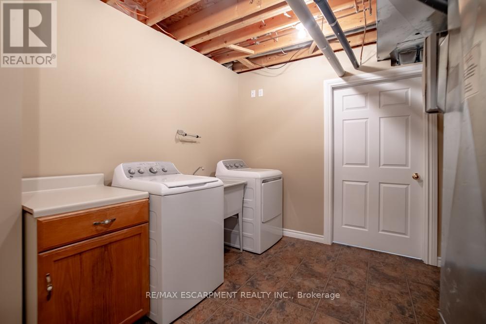 8 SOPHIE COURT - 38