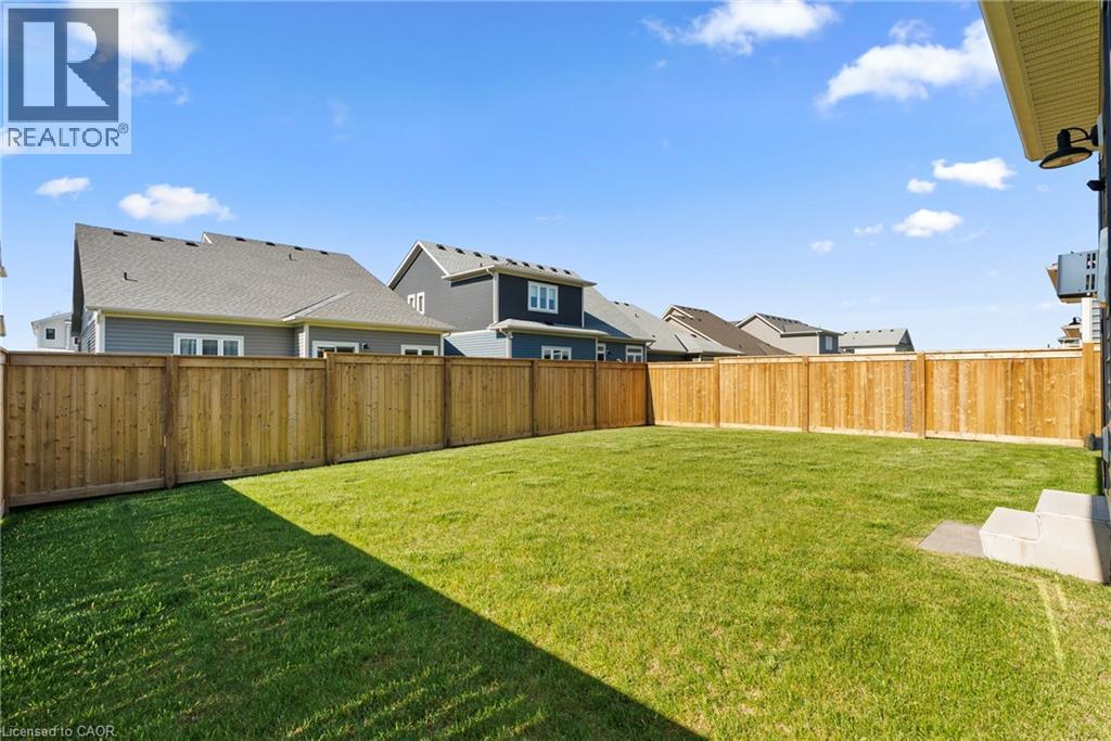 26 BEACHWALK Crescent - 44