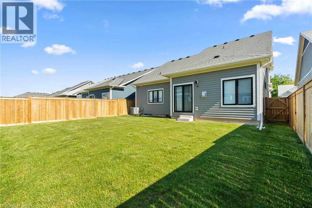 26 BEACHWALK Crescent - 43