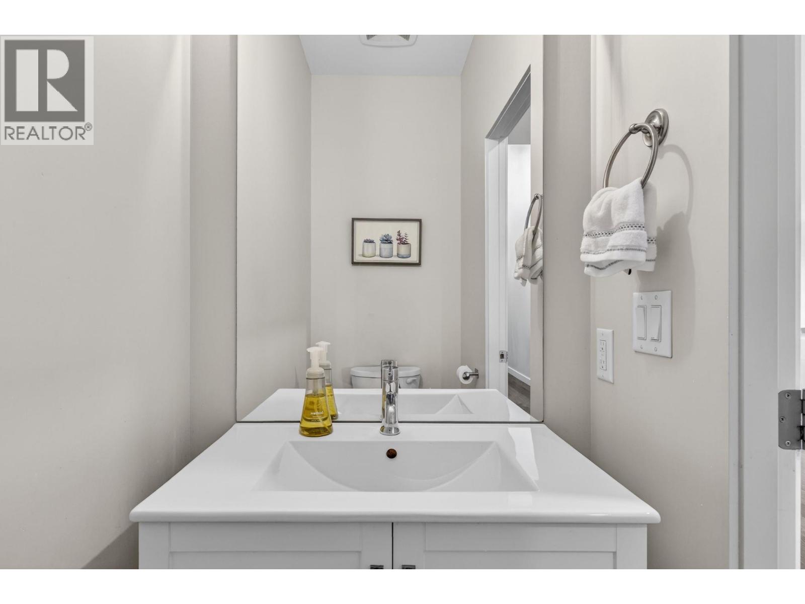 #1 595 Vineyard Way N - 22
