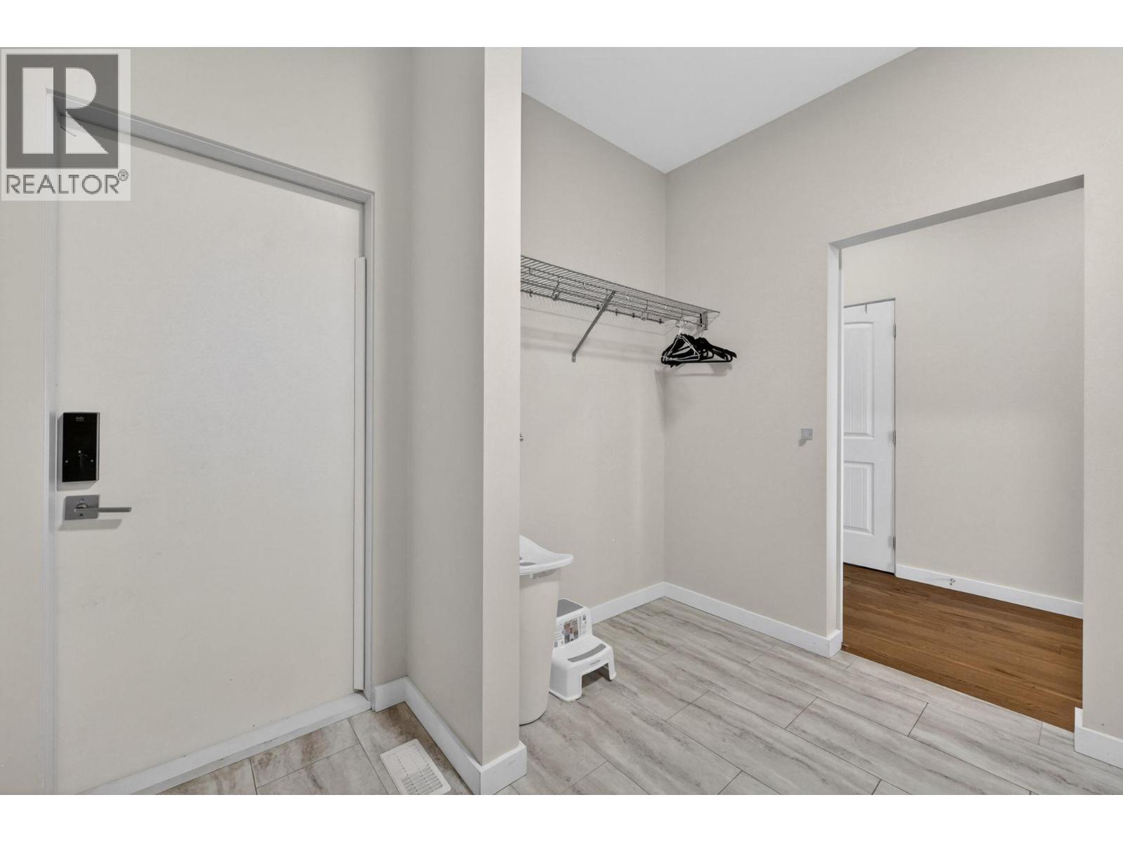 #1 595 Vineyard Way N - 24