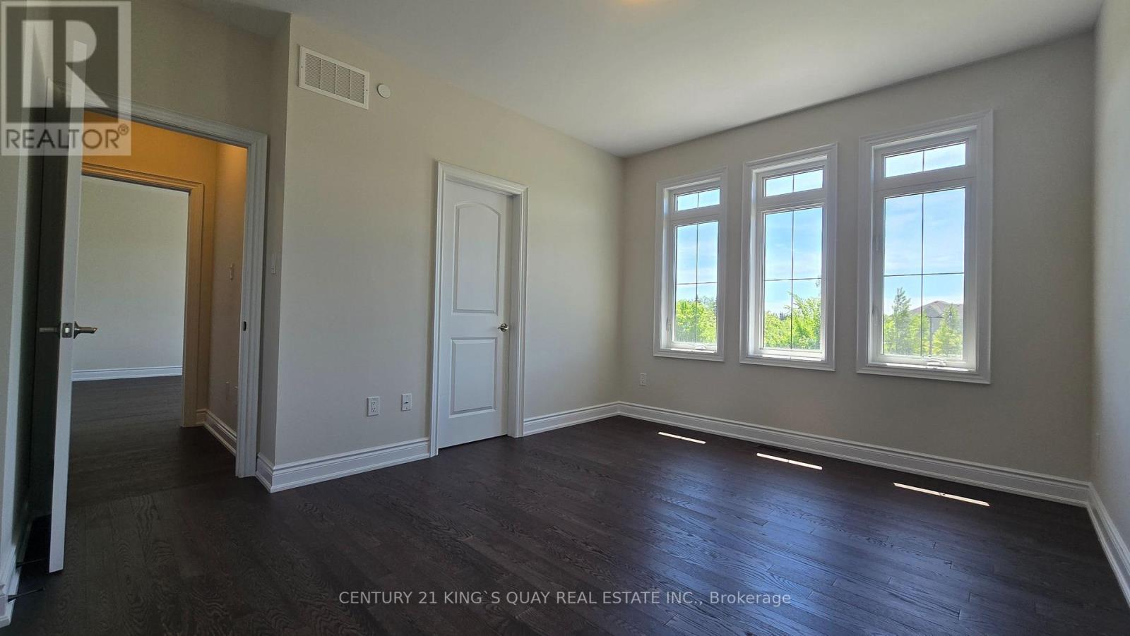 6 KINGSTREE COURT - 24