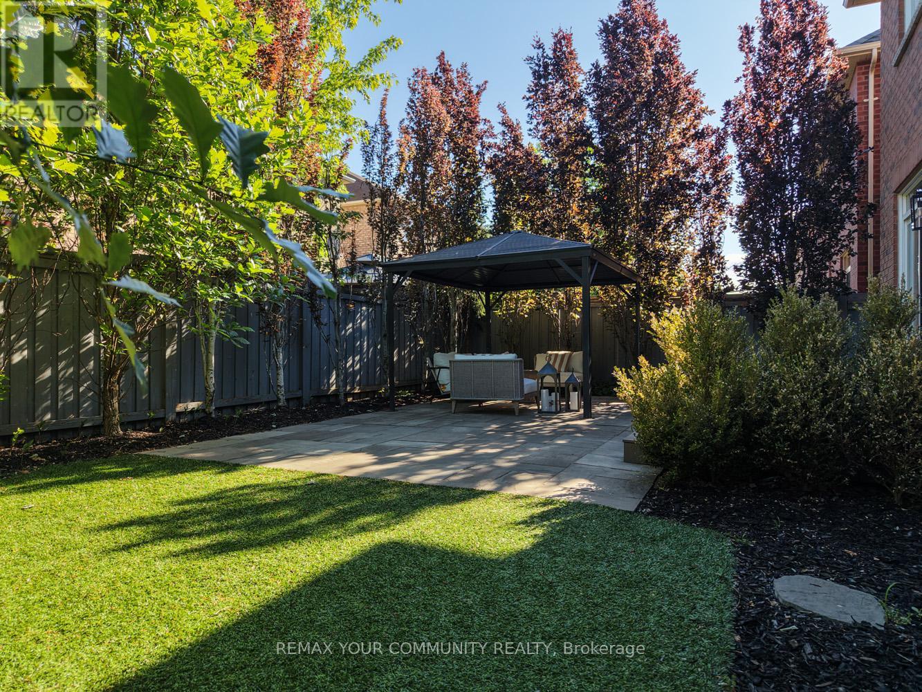 37 HERON HOLLOW AVENUE - 40