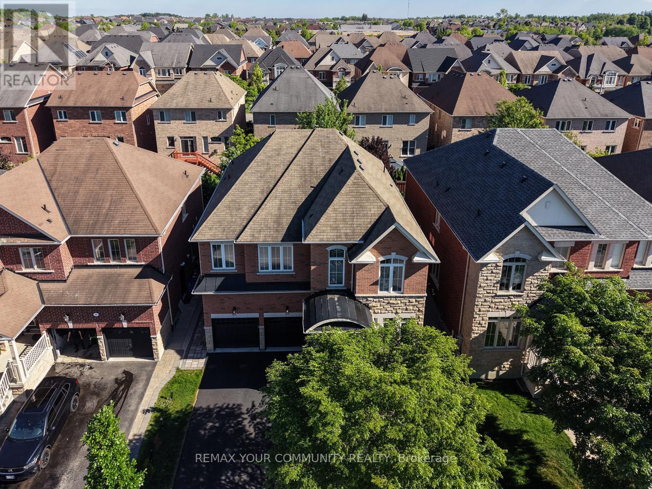 37 HERON HOLLOW AVENUE - 45