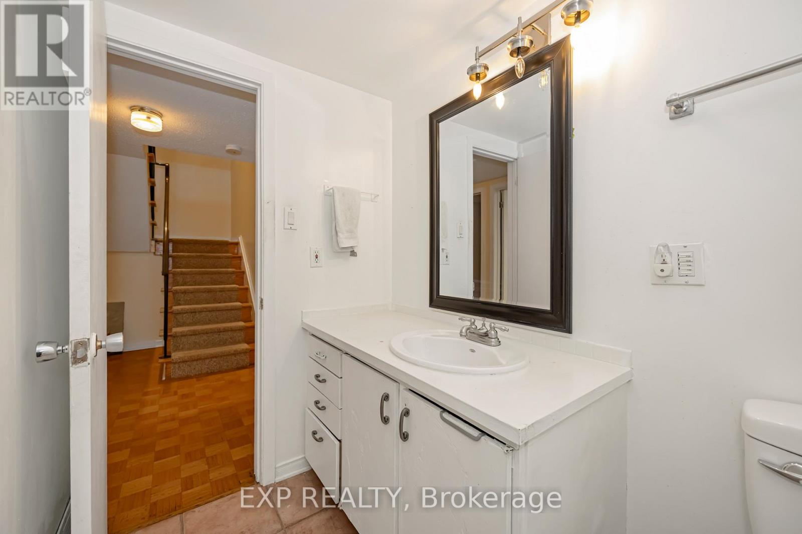 3 Bed, 2 Bath House for Rent in Ottawa – 21 SOUTHVIEW CRESCENT, Ottawa – MLS# X13211740 - Image 20