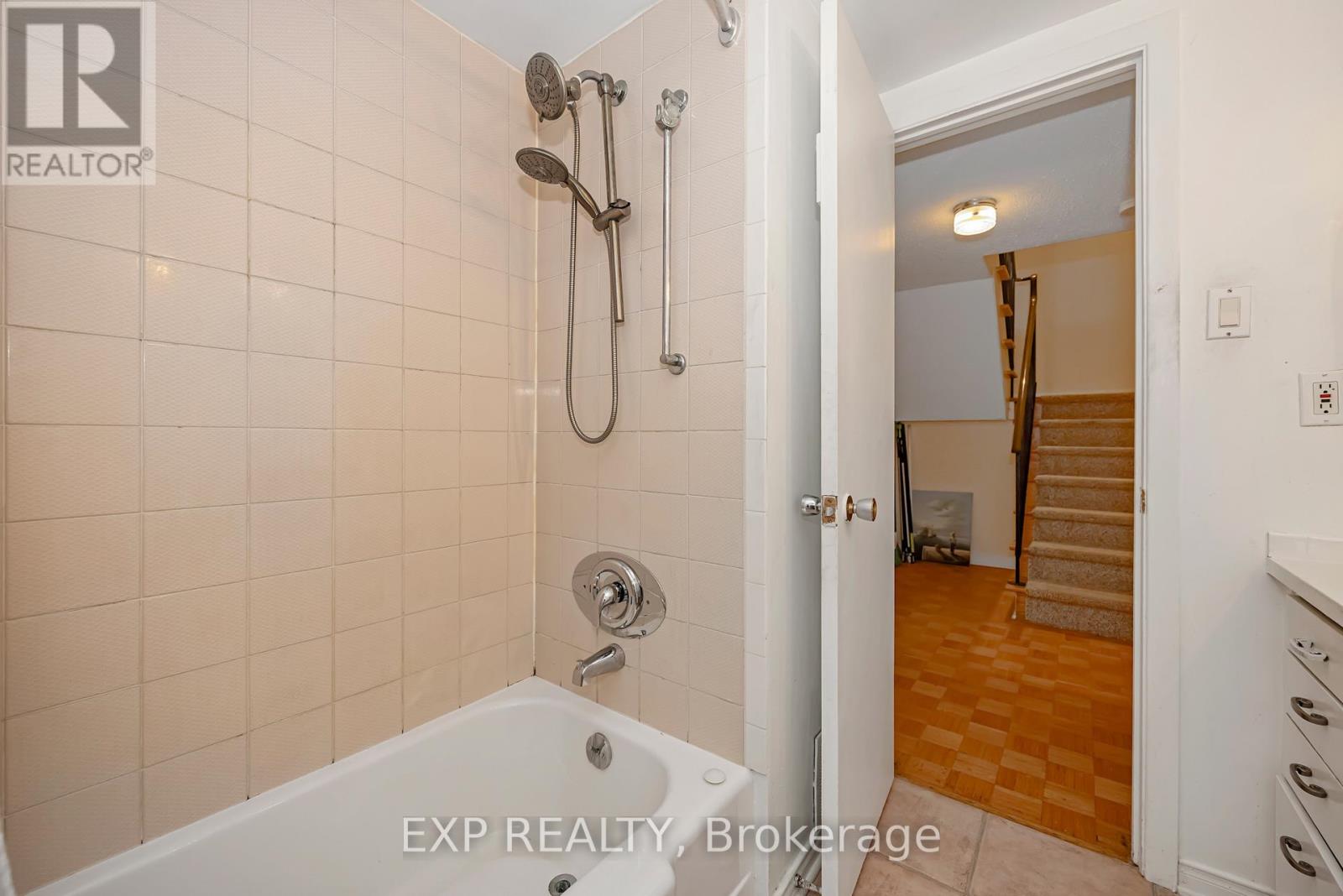 3 Bed, 2 Bath House for Rent in Ottawa – 21 SOUTHVIEW CRESCENT, Ottawa – MLS# X13211740 - Image 27