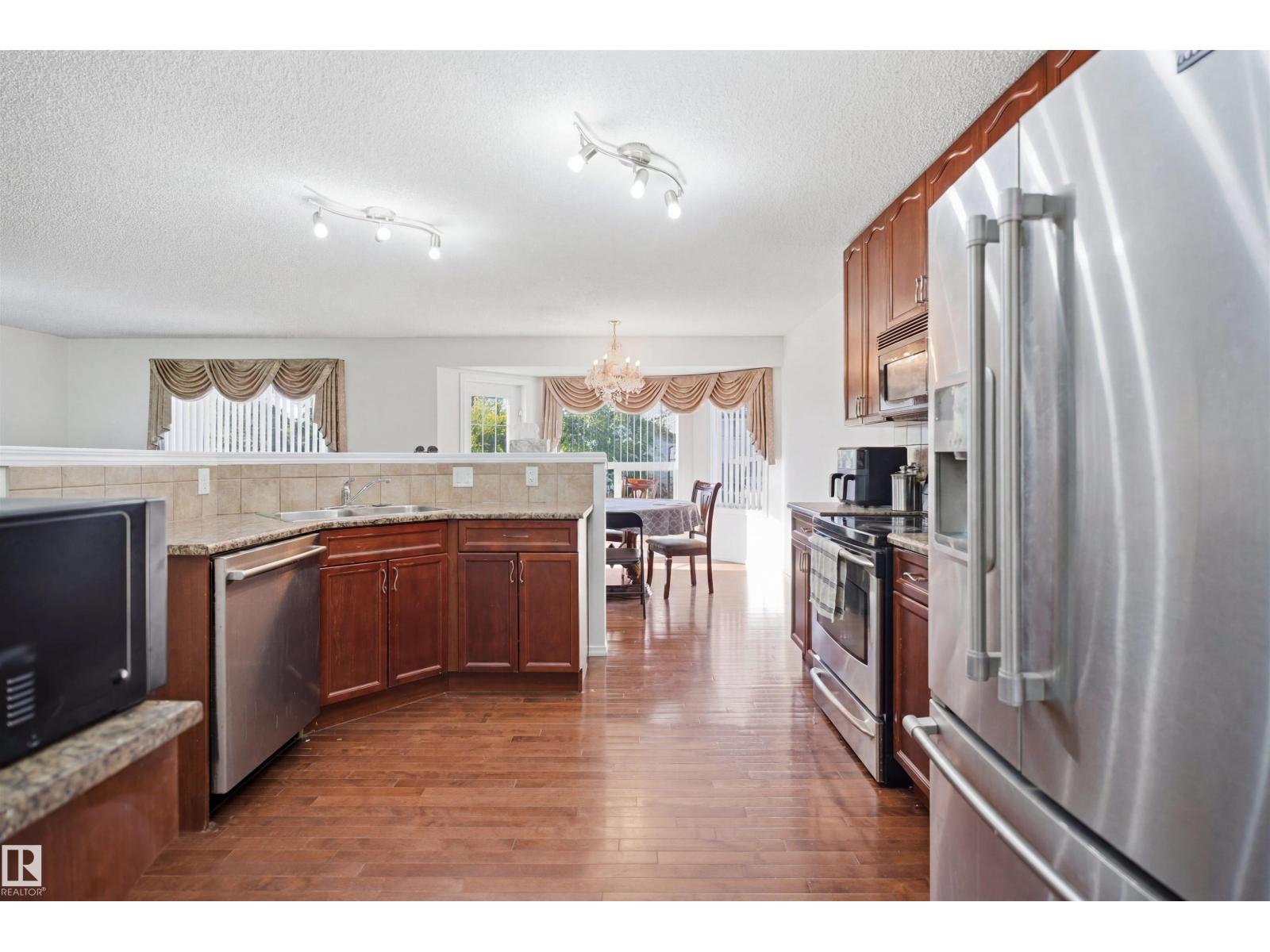 1560 37B AV NW — photo 12