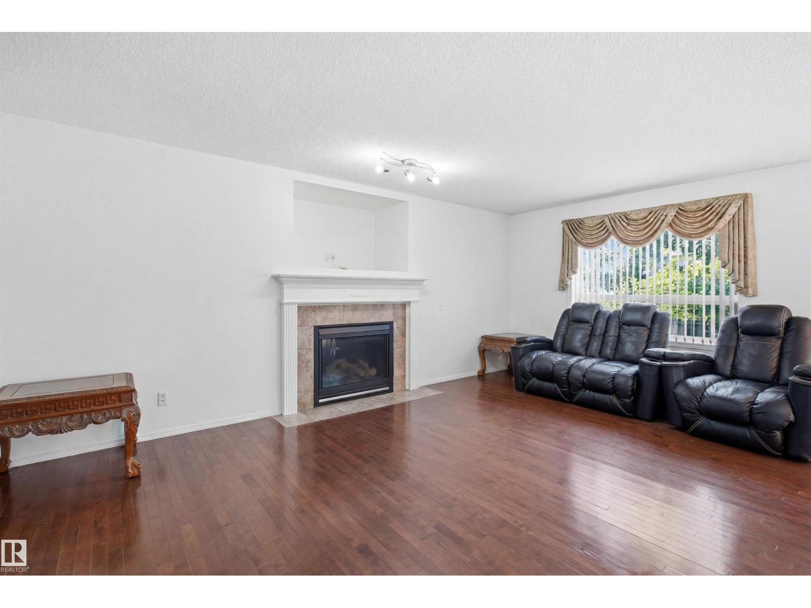 1560 37B AV NW — photo 7