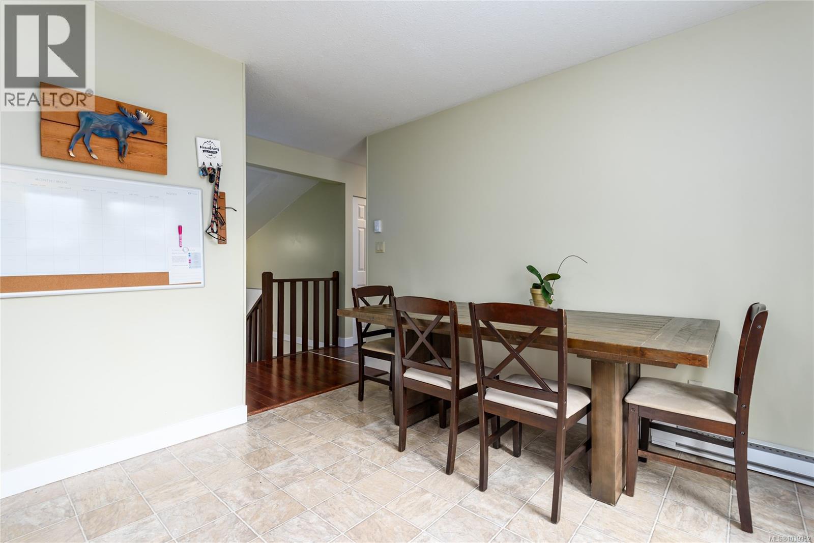 1651 Ascot Ave - 12