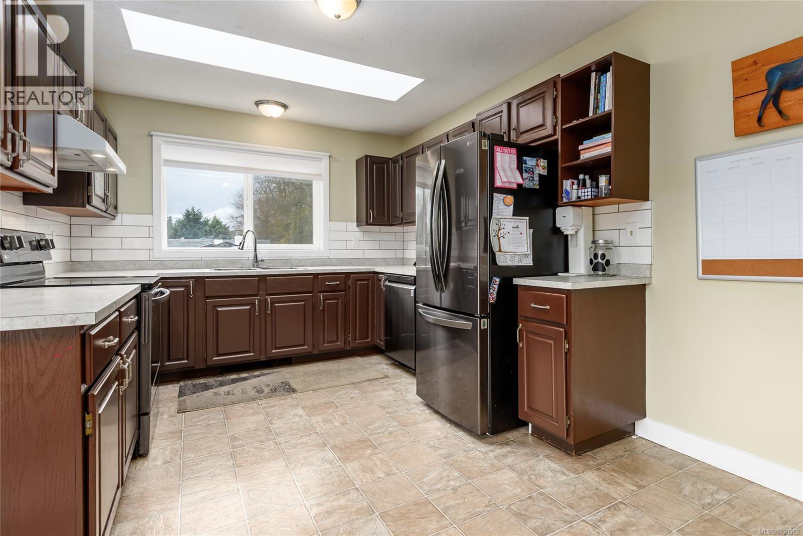 1651 Ascot Ave - 7