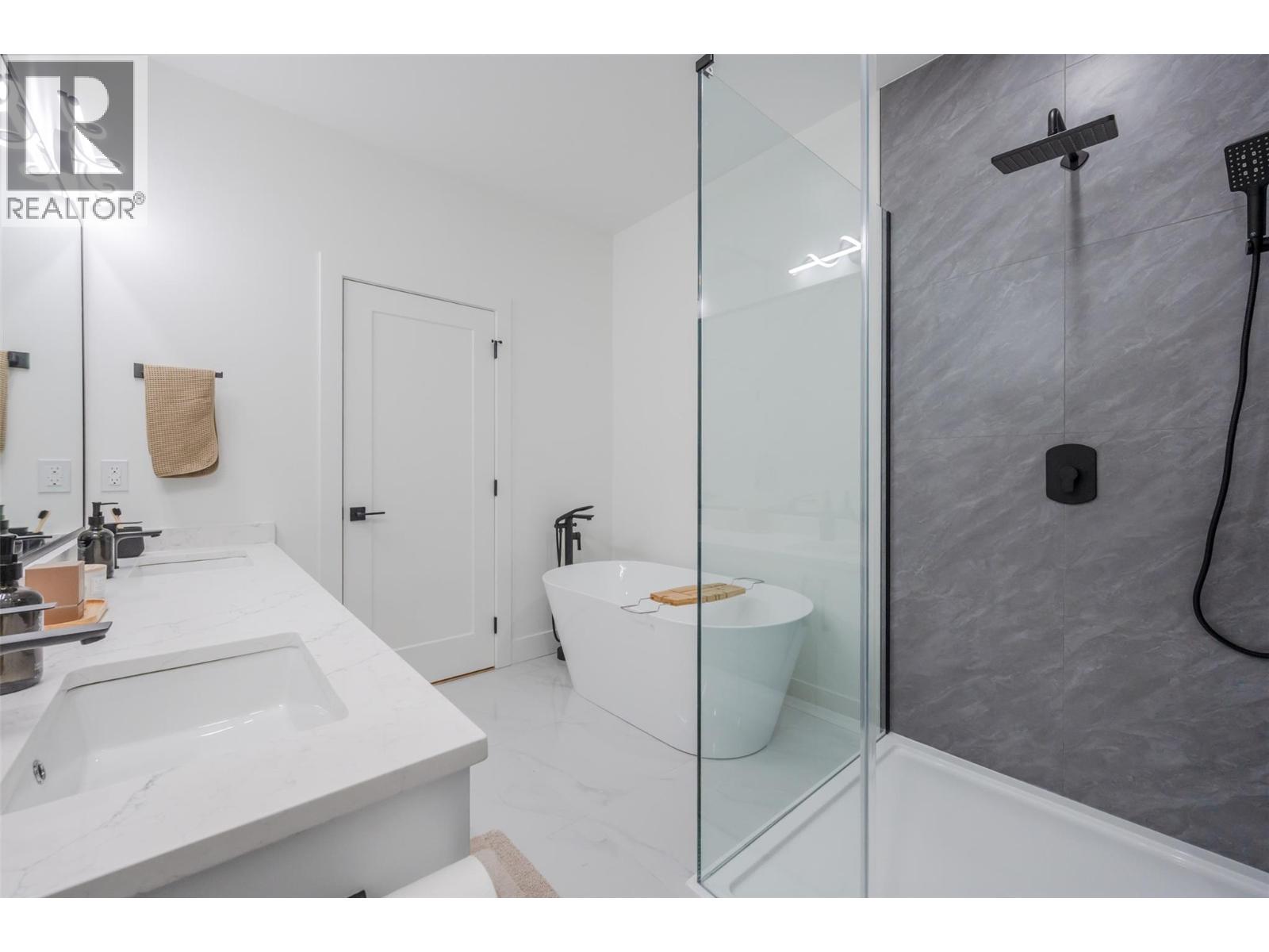 #2 194 Maple Place - 34