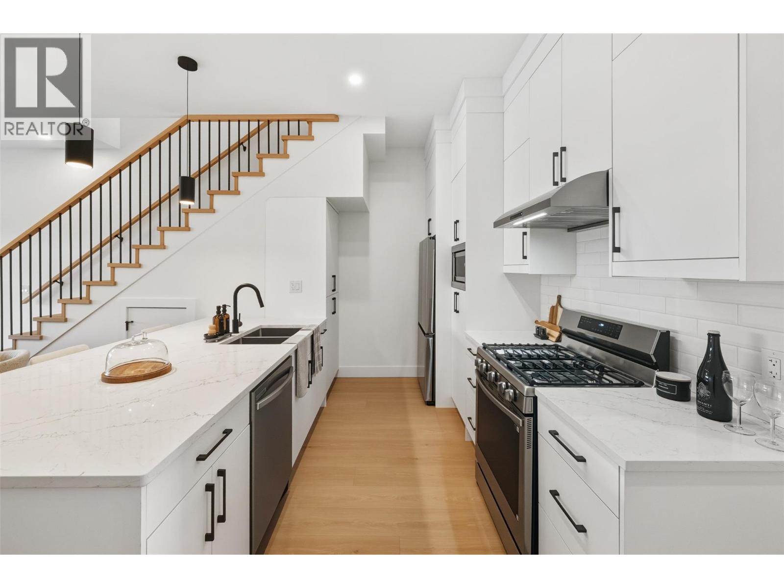 #2 194 Maple Place - 6