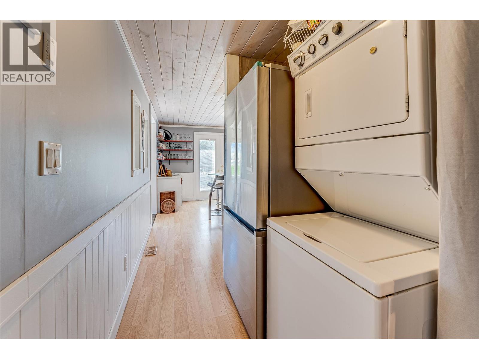 #106 2727 Lakeshore Road - 21