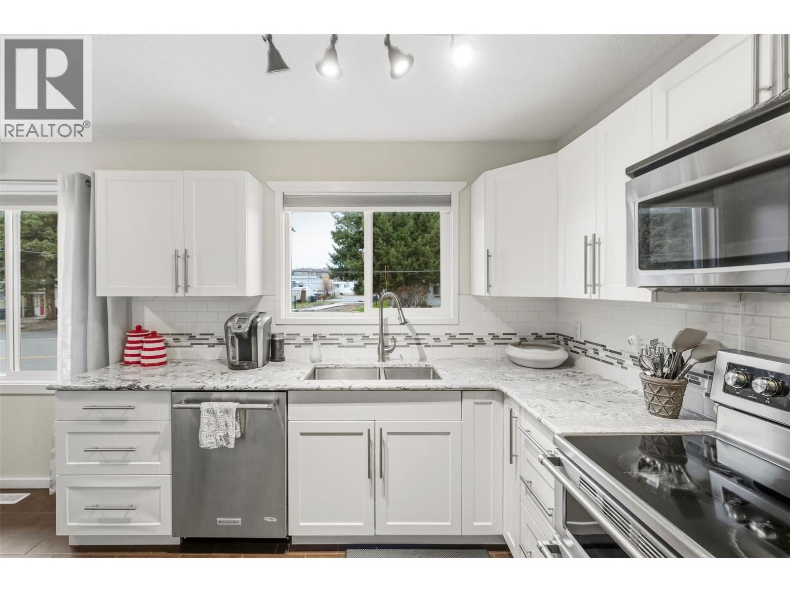 98 Dauphin Avenue - 11