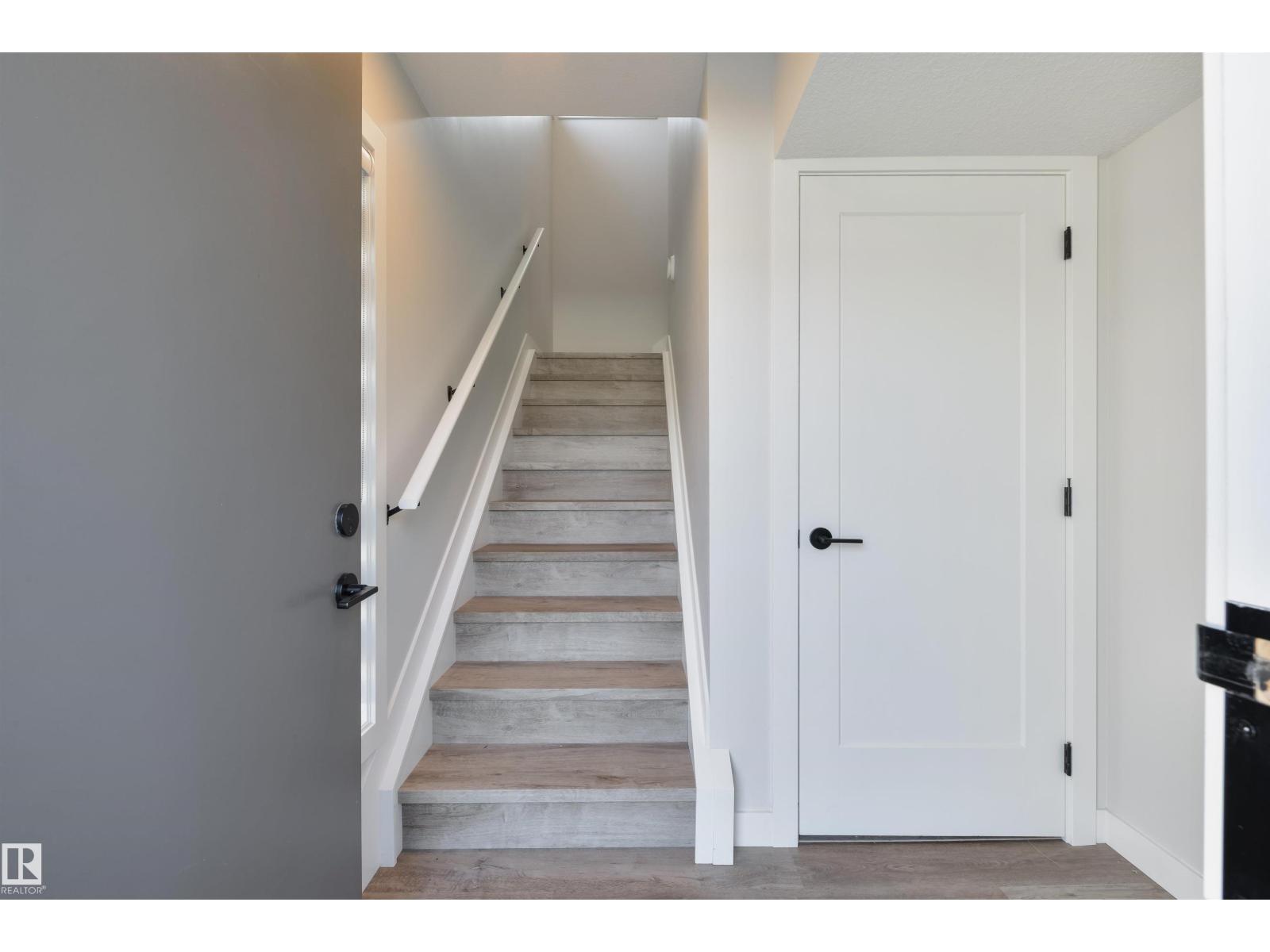 8313 76 AV NW - 48