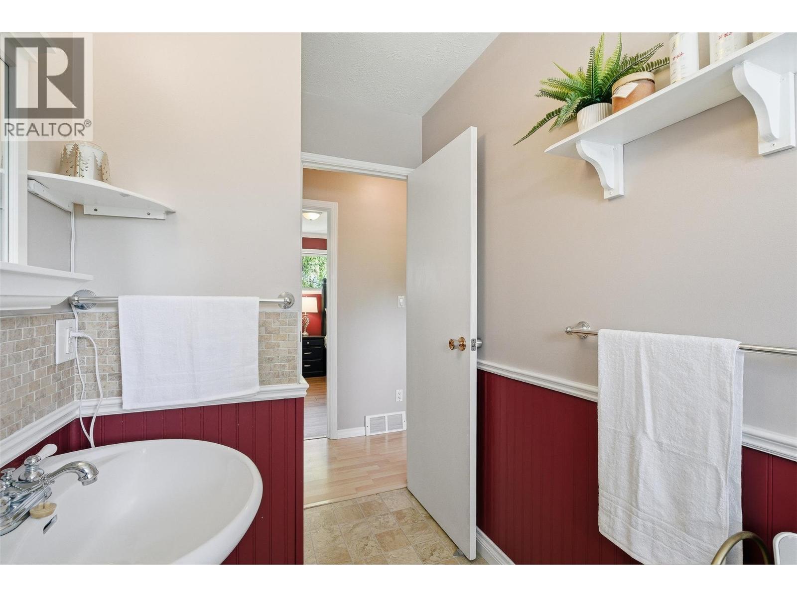 2920 Ransom Avenue - 27