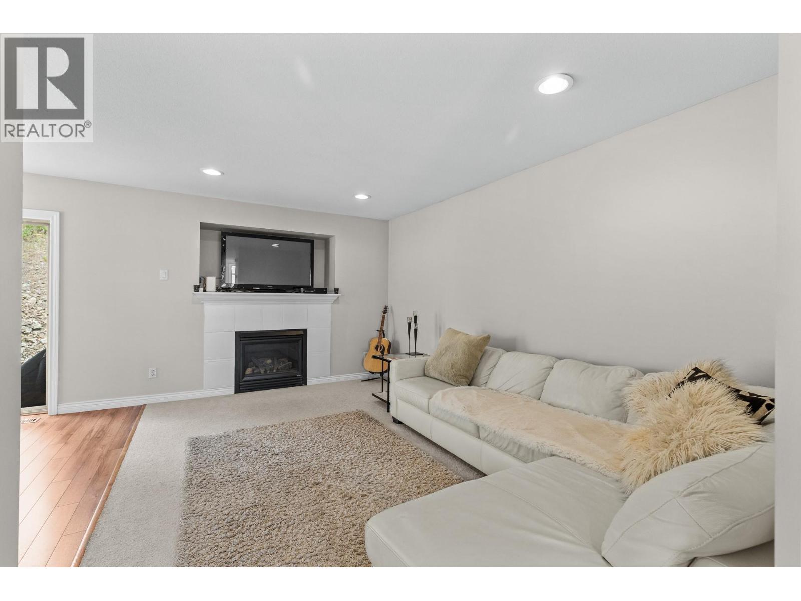 2042 Moonbeam Close - 28
