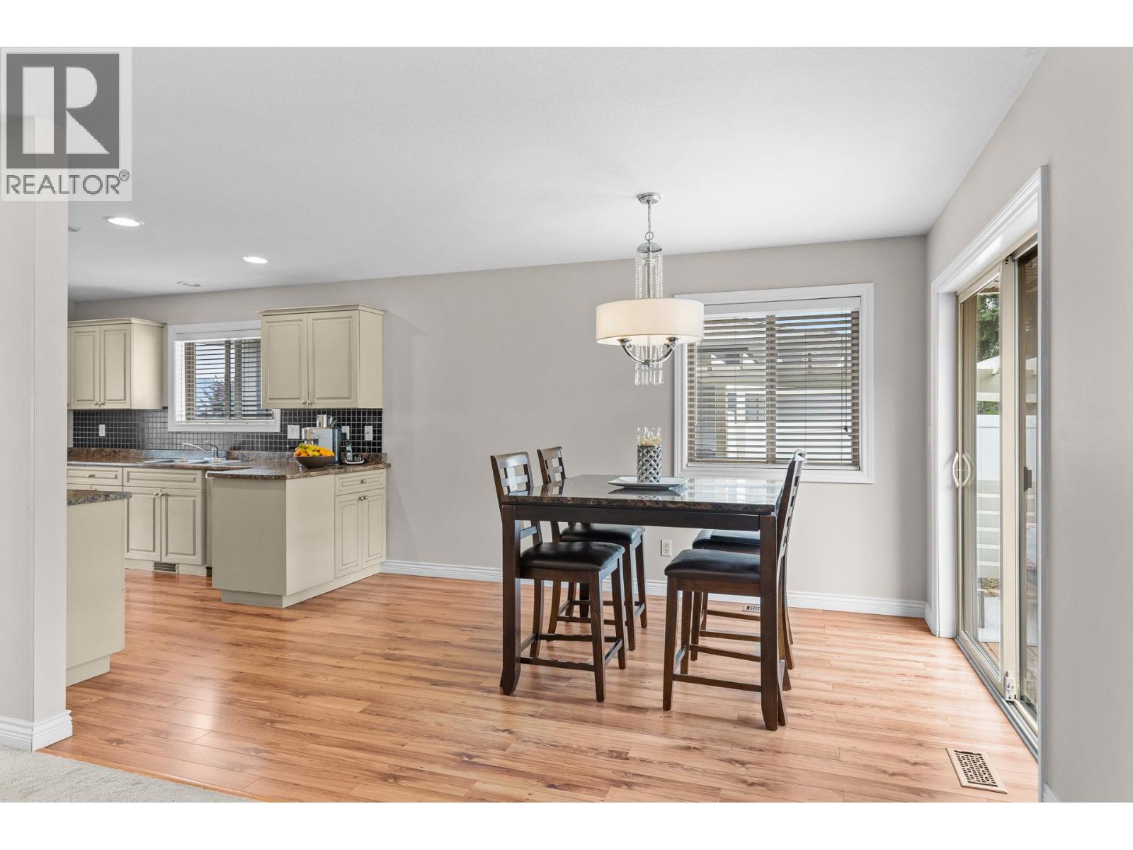 2042 Moonbeam Close - 26
