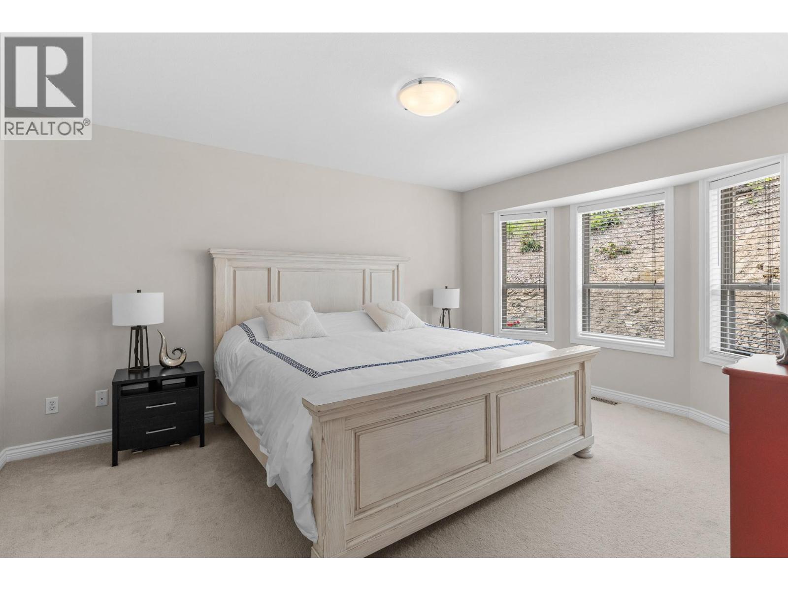 2042 Moonbeam Close - 35