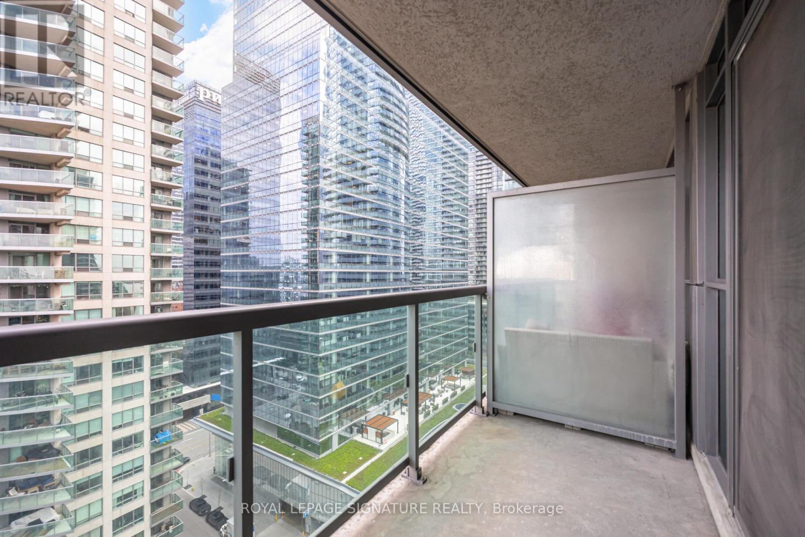 #2103 19 GRAND TRUNK CRESCENT - 14