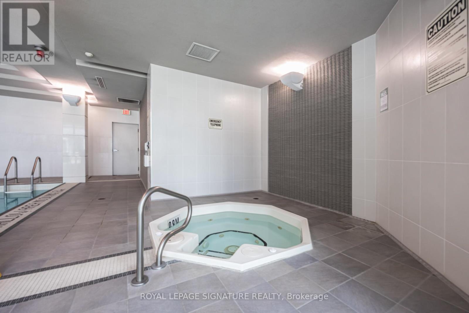 #2103 19 GRAND TRUNK CRESCENT - 18