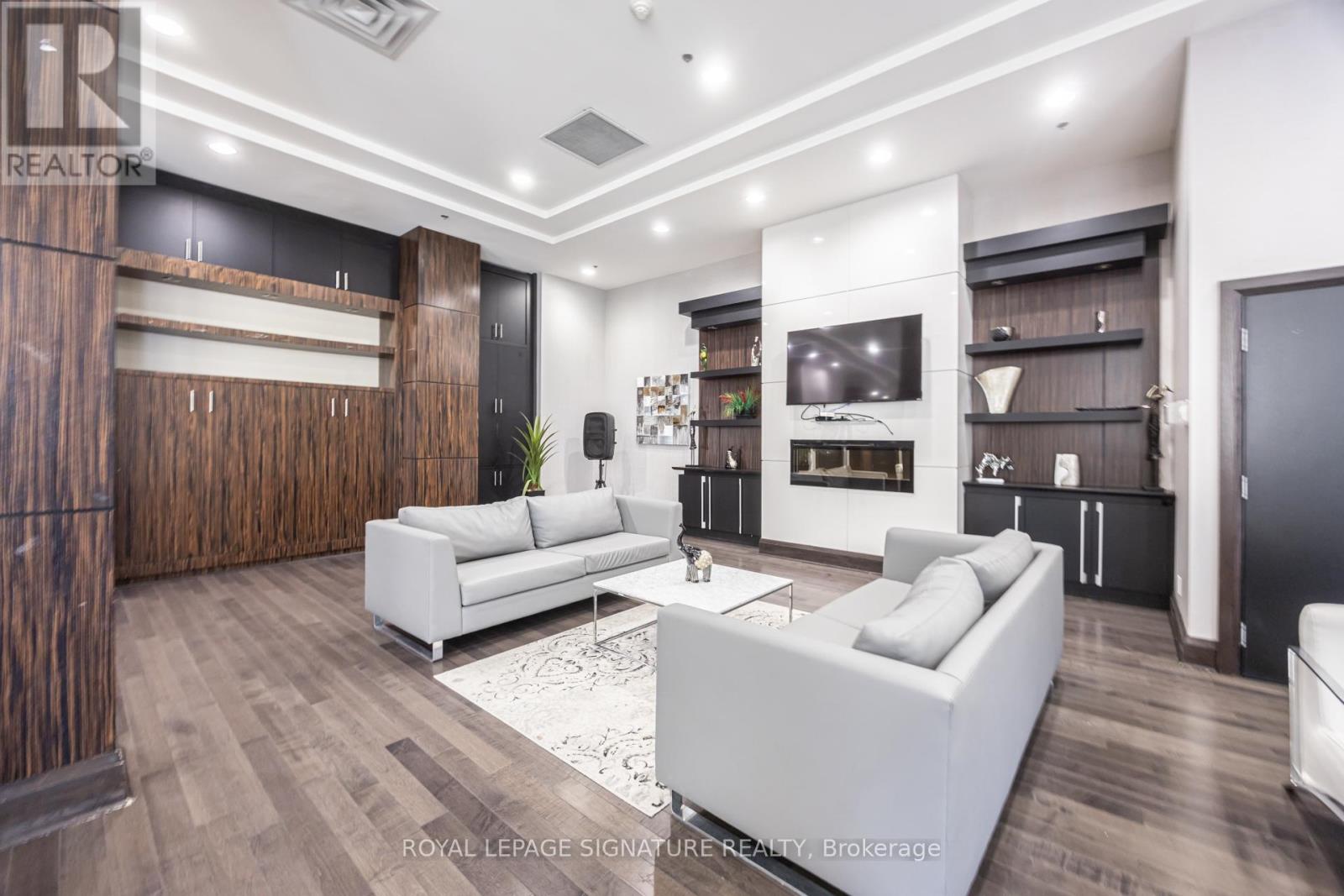 #2103 19 GRAND TRUNK CRESCENT - 23