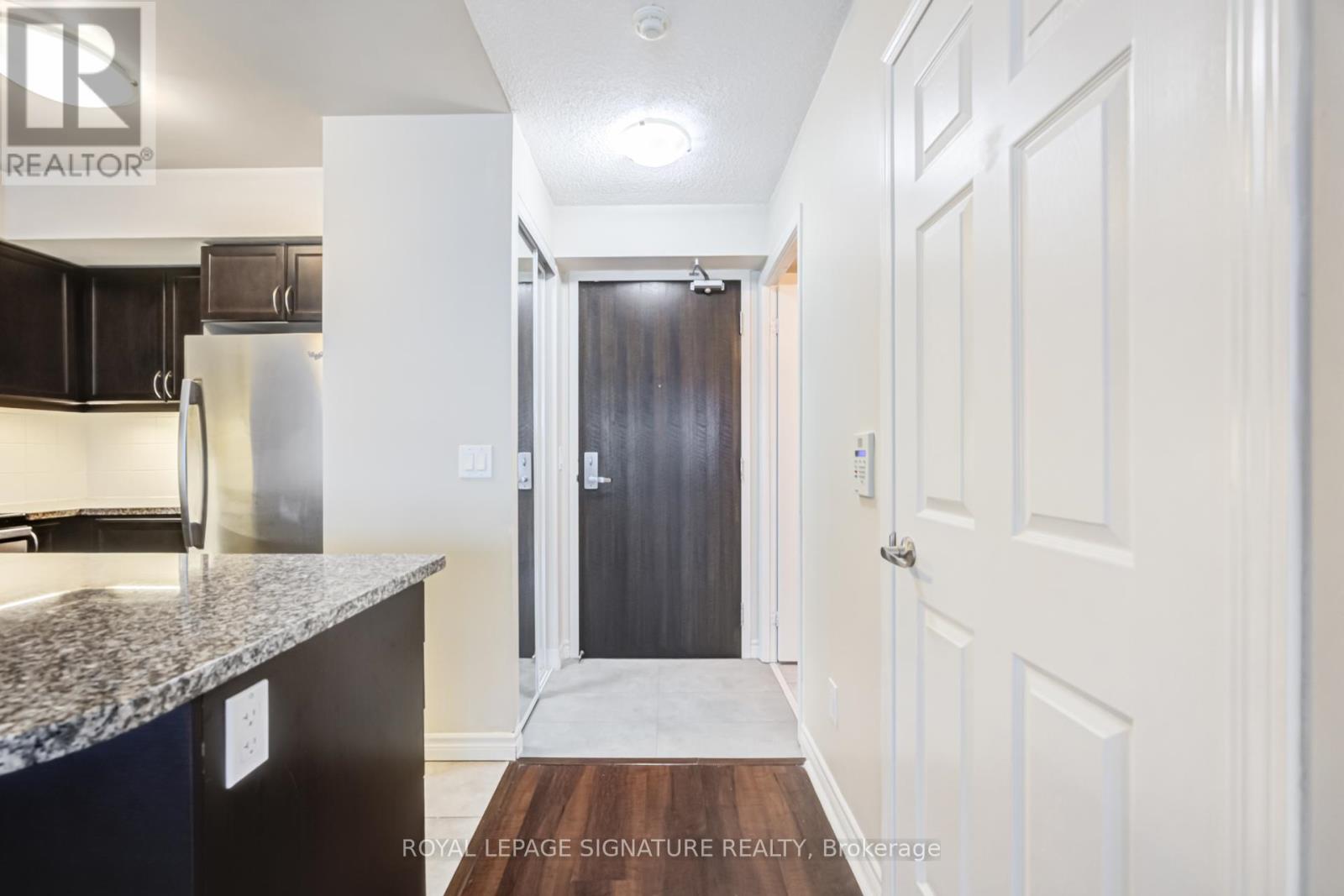 #2103 19 GRAND TRUNK CRESCENT - 6