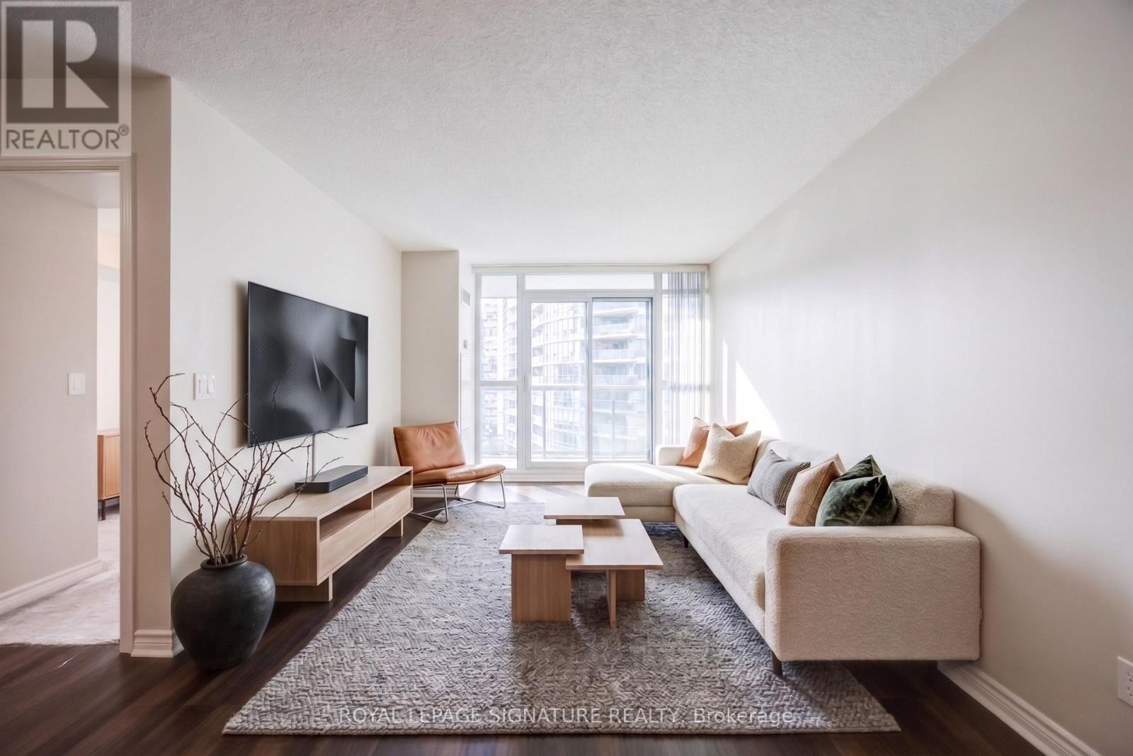 #2103 19 GRAND TRUNK CRESCENT - 9