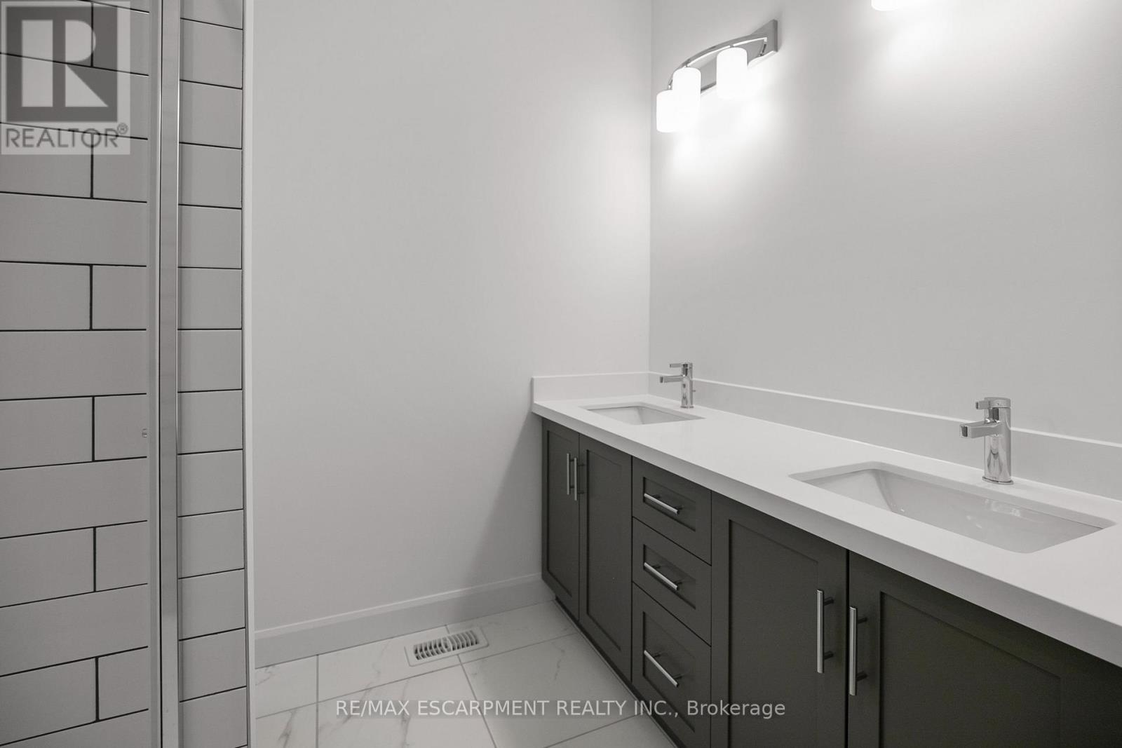 26 BEACHWALK CRESCENT - 25