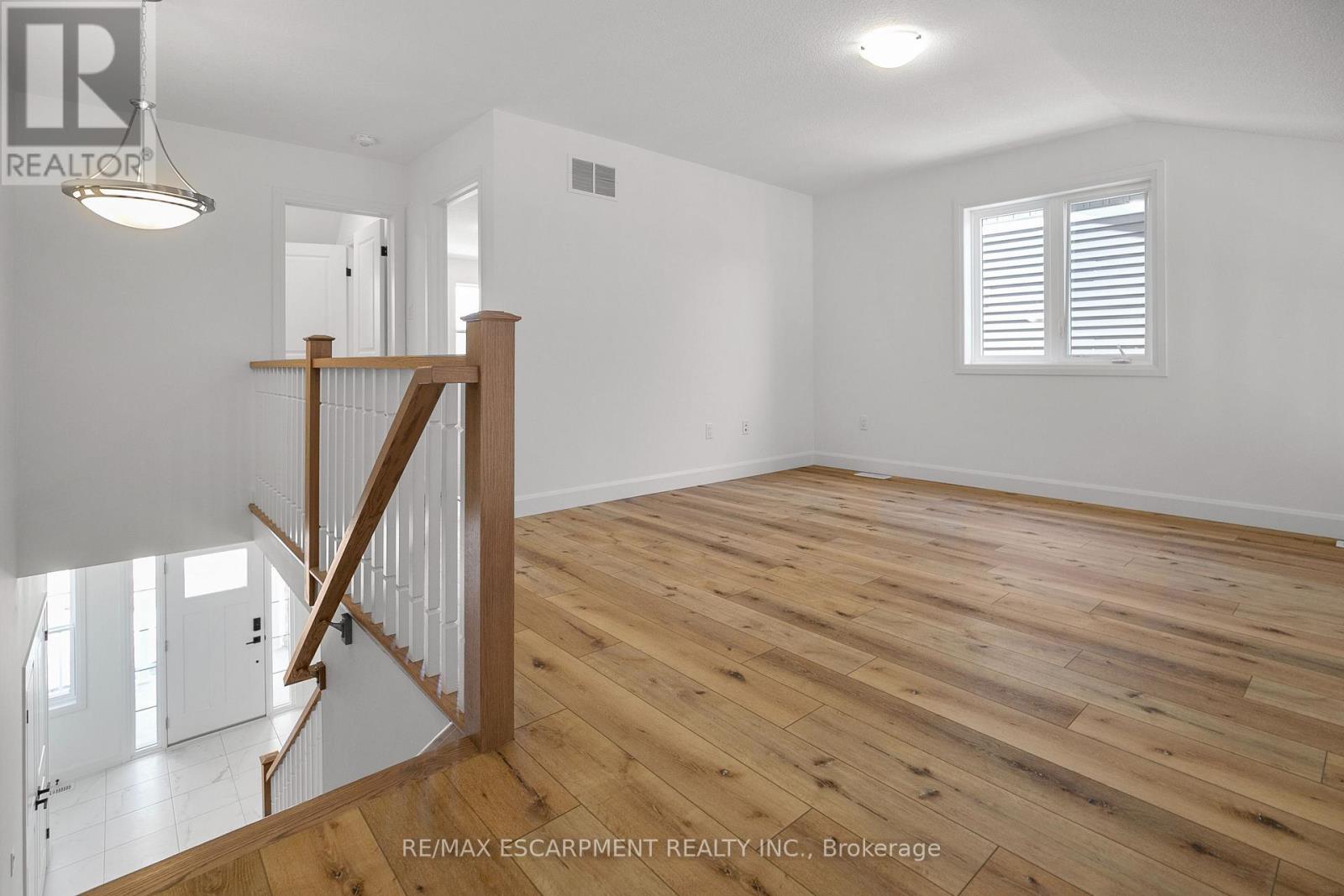 26 BEACHWALK CRESCENT - 32