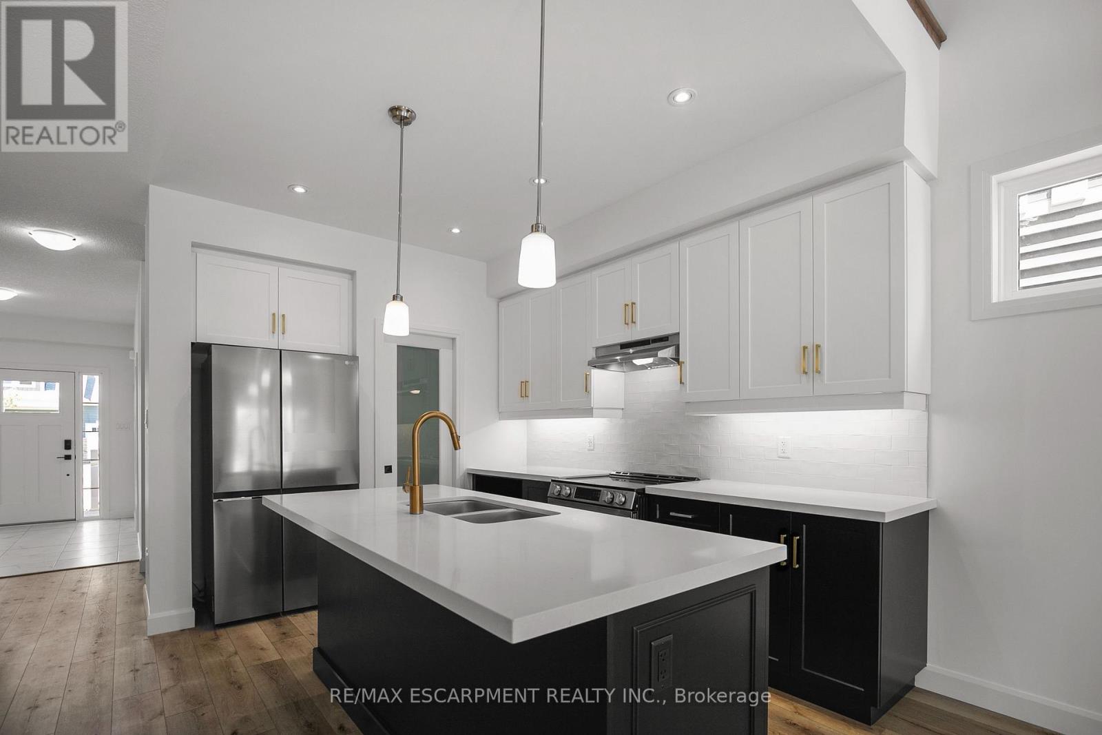 26 BEACHWALK CRESCENT - 13