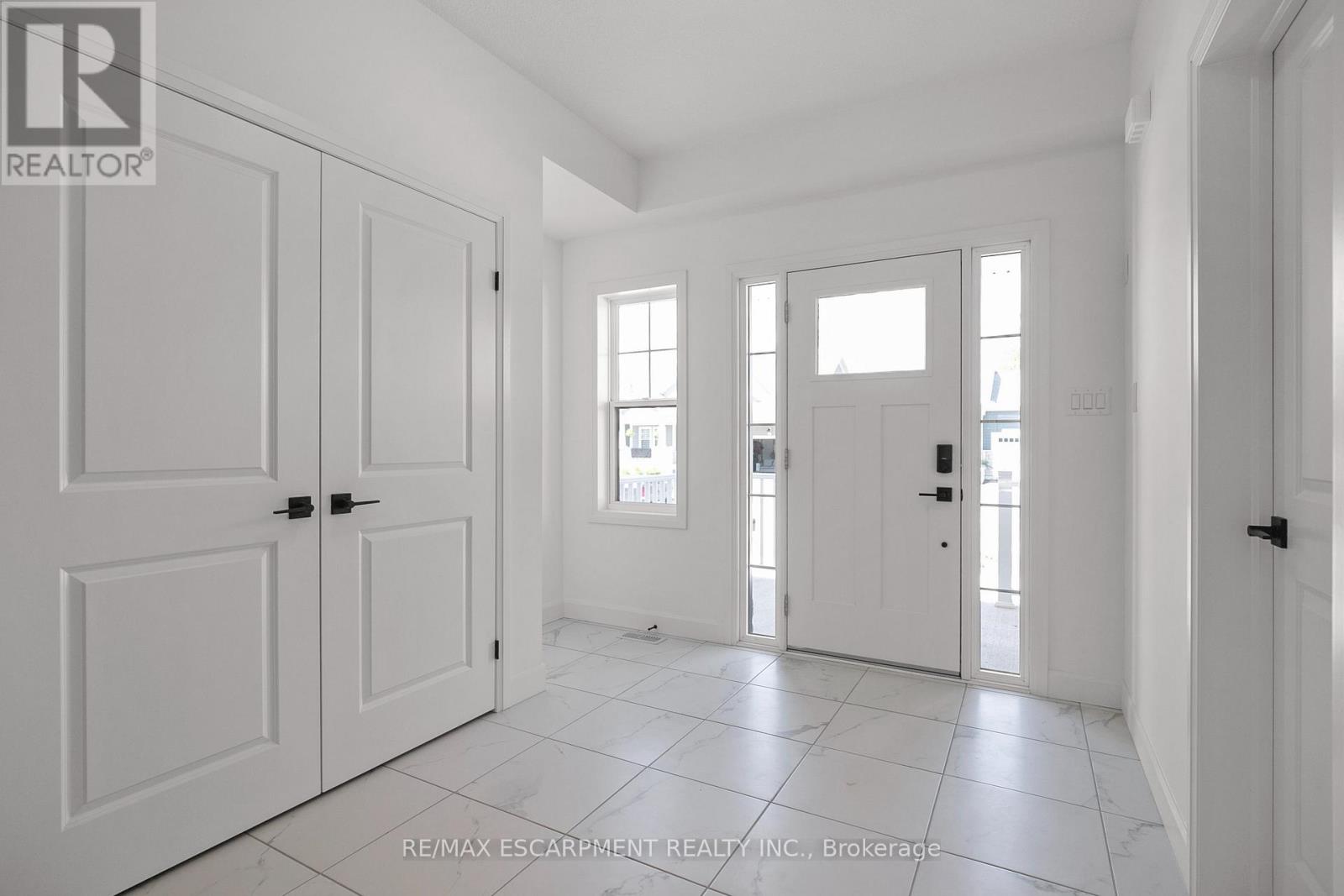 26 BEACHWALK CRESCENT - 8