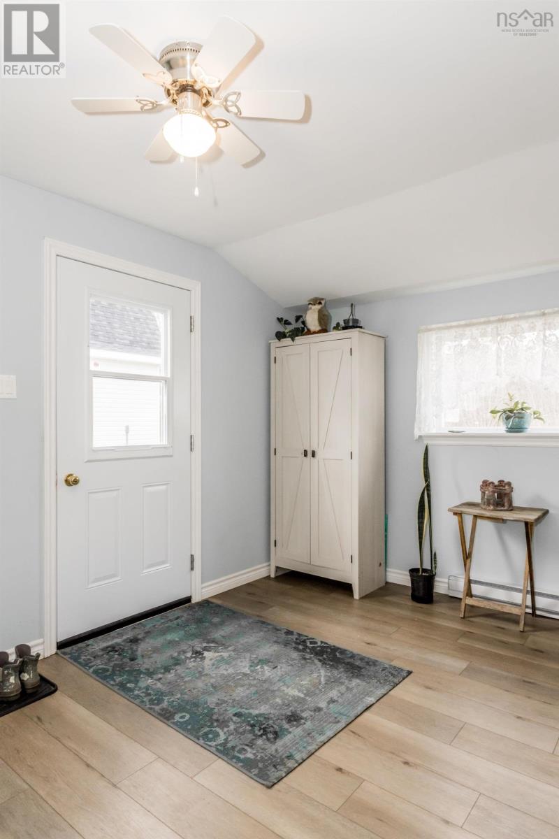 1546 Spurr Road - 8