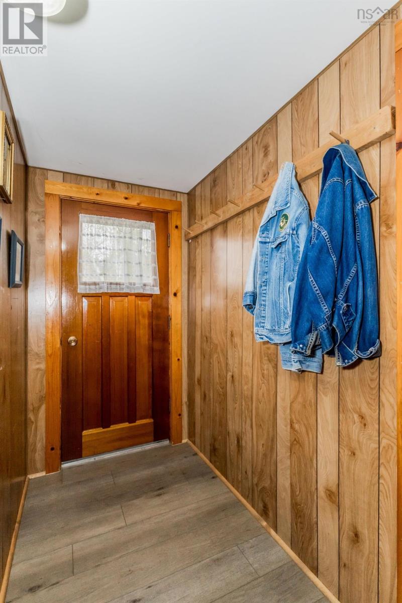 1546 Spurr Road - 9