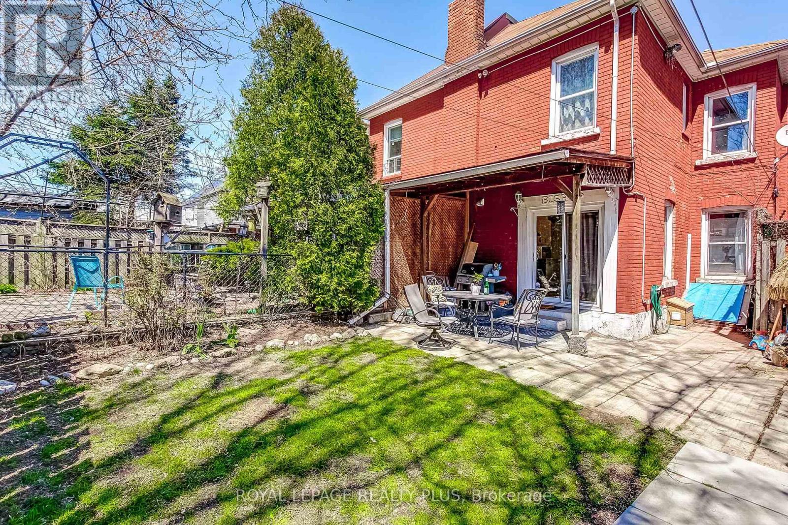 38 ROSEMONT AVENUE - 26