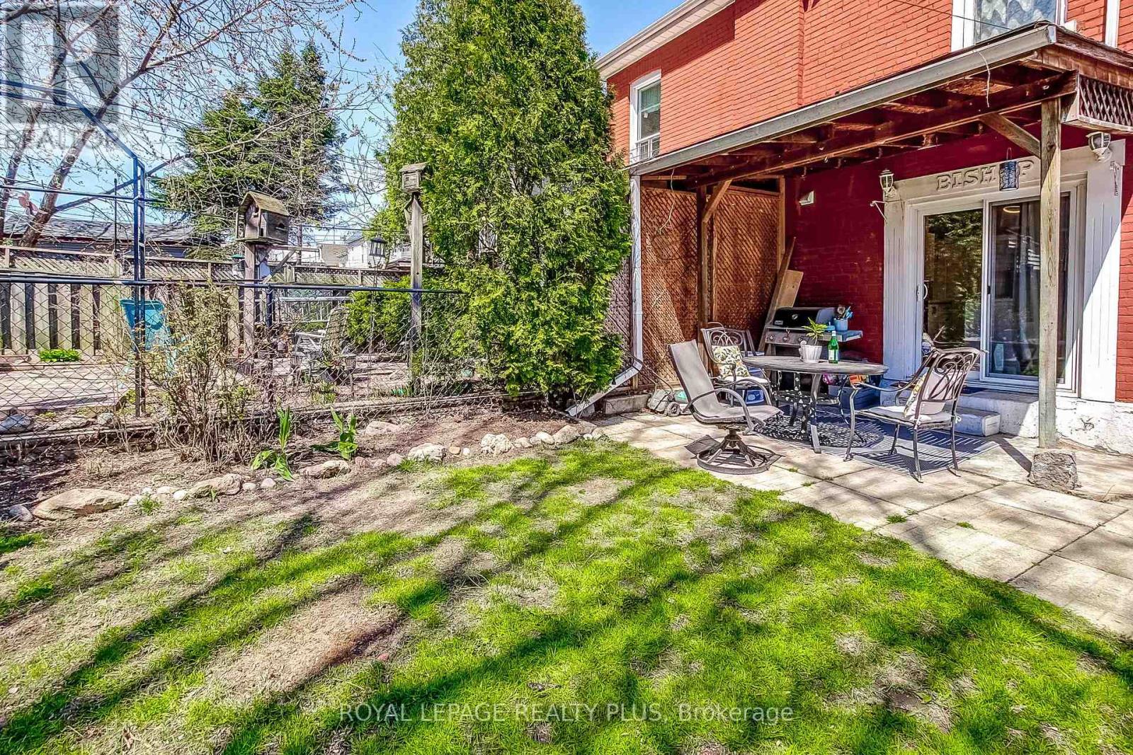 38 ROSEMONT AVENUE - 27