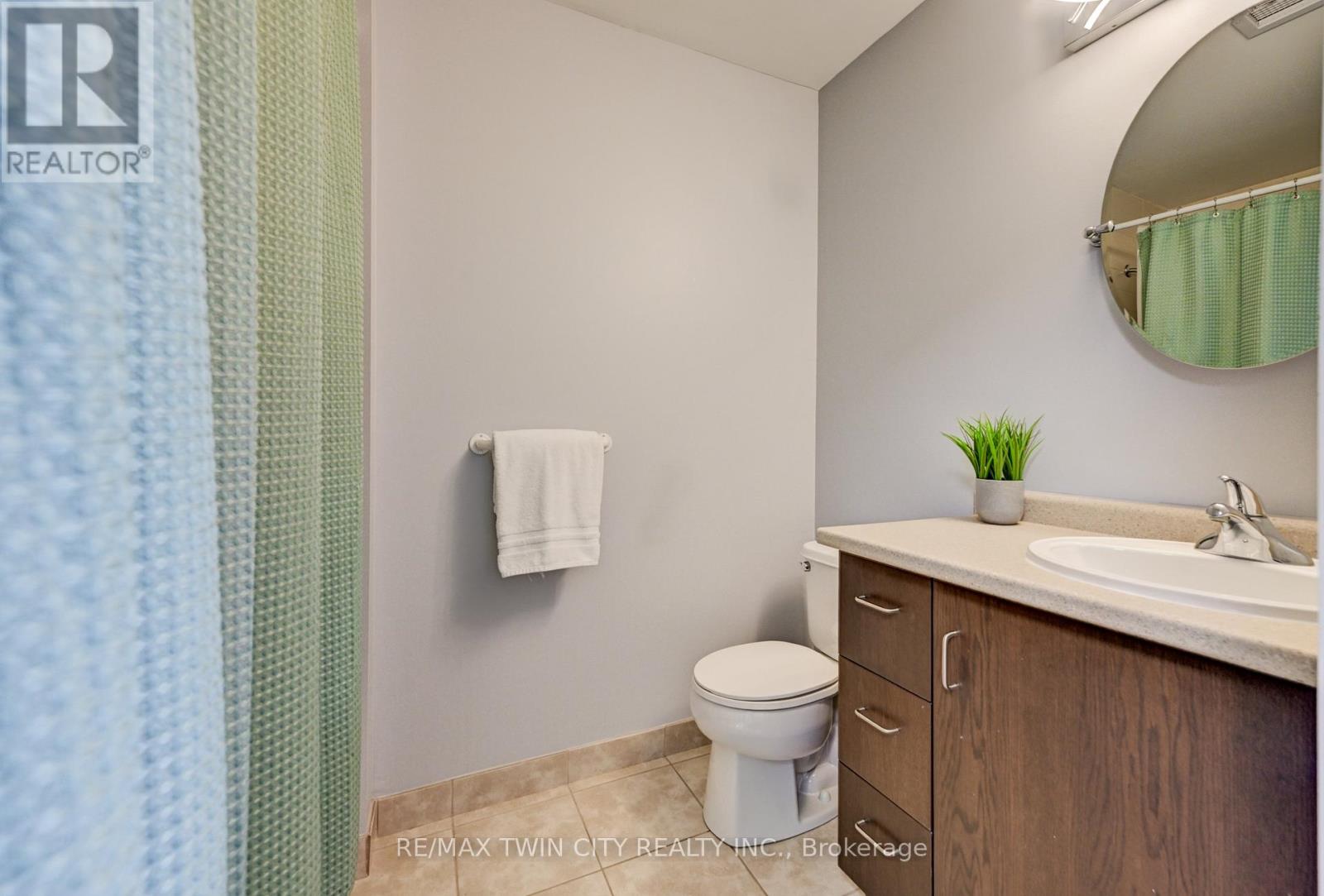 #706 191 KING STREET S - 22