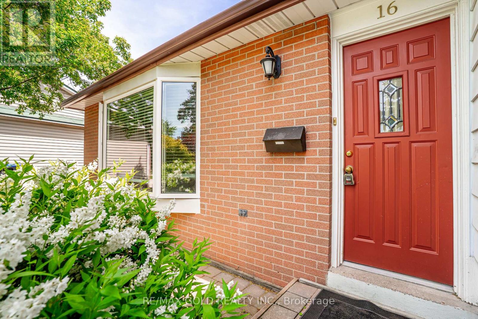 16 DONALDA PLACE - 9