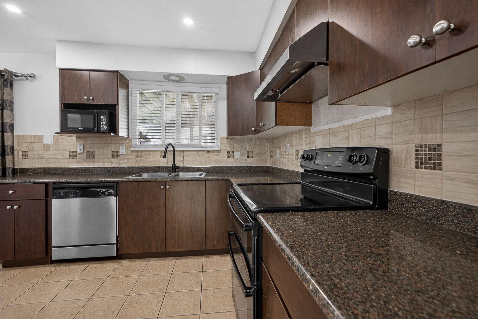 6 Bed, 4 Bath House for Sale in Surrey – 12959 CARLUKE CRESCENT, Surrey – MLS# R3133390 - Image 3