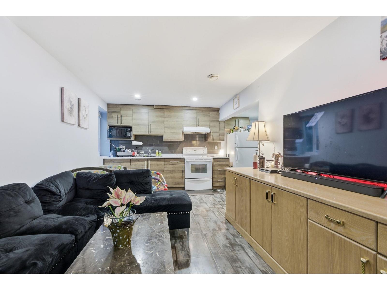 6 Bed, 4 Bath House for Sale in Surrey – 12959 CARLUKE CRESCENT, Surrey – MLS# R3133390 - Image 25